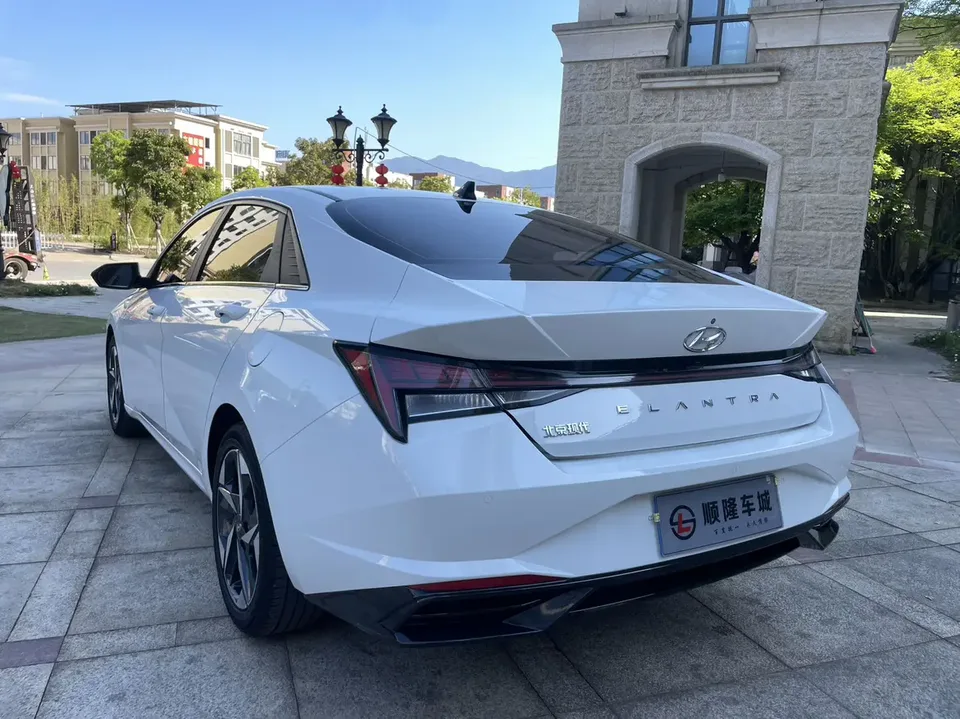 Hyundai Elantra Elantra 2021 Elantra 2021 1.5L CVT LUX Premium Edition 2022 — миниатюра 4