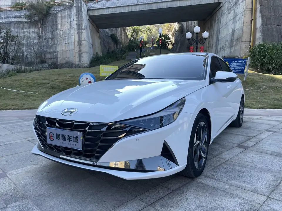 Hyundai Elantra 2022