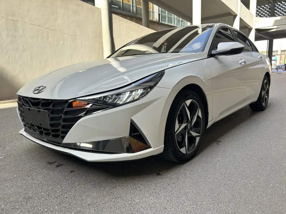 Hyundai Elantra 2022