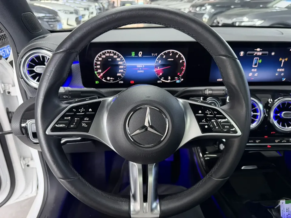 Mercedes-Benz Mercedes Benz A Class Mercedes-Benz A-Class 2023 A 180 L Sports Sedan 2024 — миниатюра 4