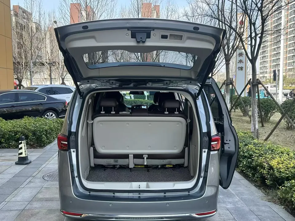 Buick GL8 facelift land business class 2.0T smart model 2022 — миниатюра 5