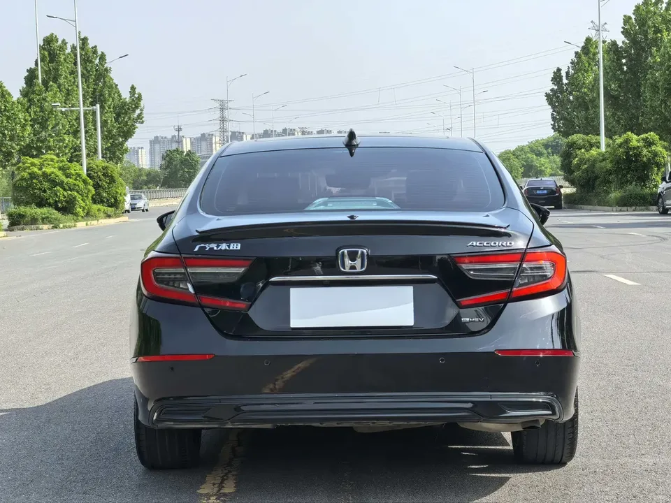 Honda Accord 2022 Accord Hybrid 2.0L Phantom Night Smart Edition 2023 — миниатюра 2