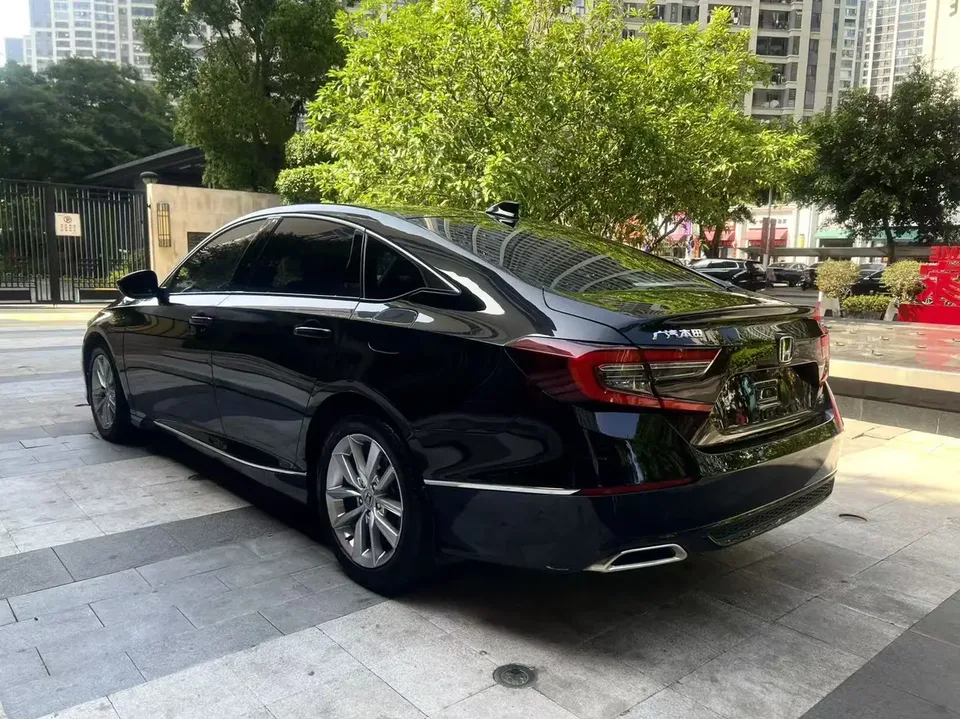 Honda Accord Accord 2022 260TURBO Deluxe Edition 2022 — миниатюра 2