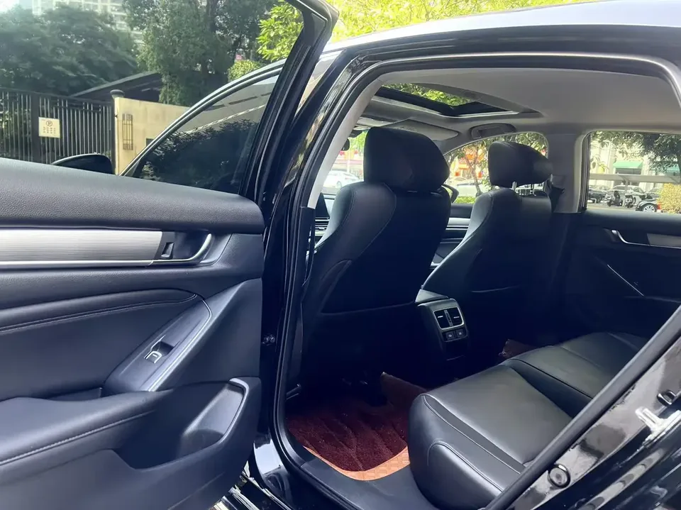 Honda Accord Accord 2022 260TURBO Deluxe Edition 2022 — миниатюра 3