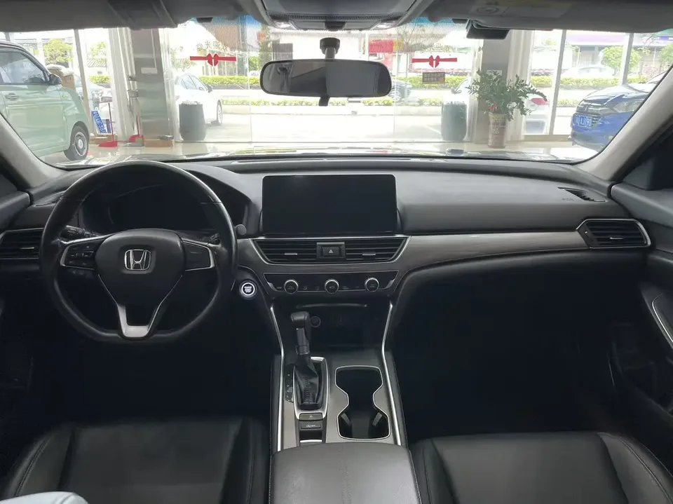 Honda Accord Accord 2022 260TURBO Deluxe Edition 2022 — миниатюра 2