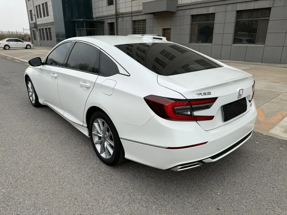 Honda Accord Accord 2022 260TURBO Deluxe Edition 2022 — миниатюра 2