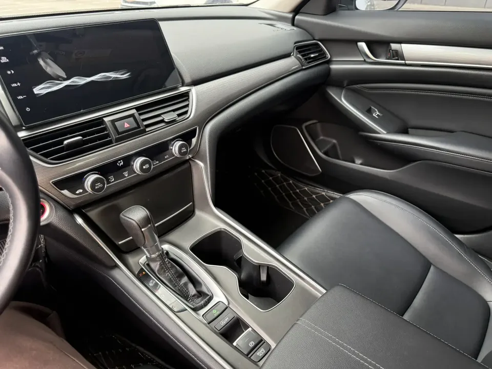 Honda Accord Accord 2022 260TURBO Deluxe Edition 2022 — миниатюра 4