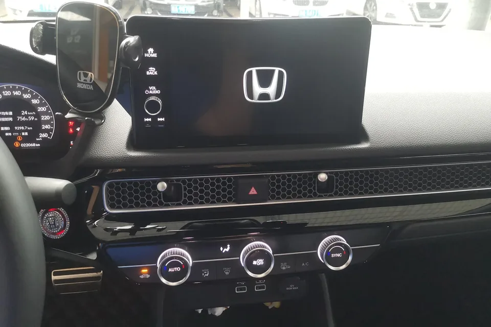 Honda CIVIC 2022 Civic 240TURBO CVT Ignition Edition 2023 — миниатюра 5