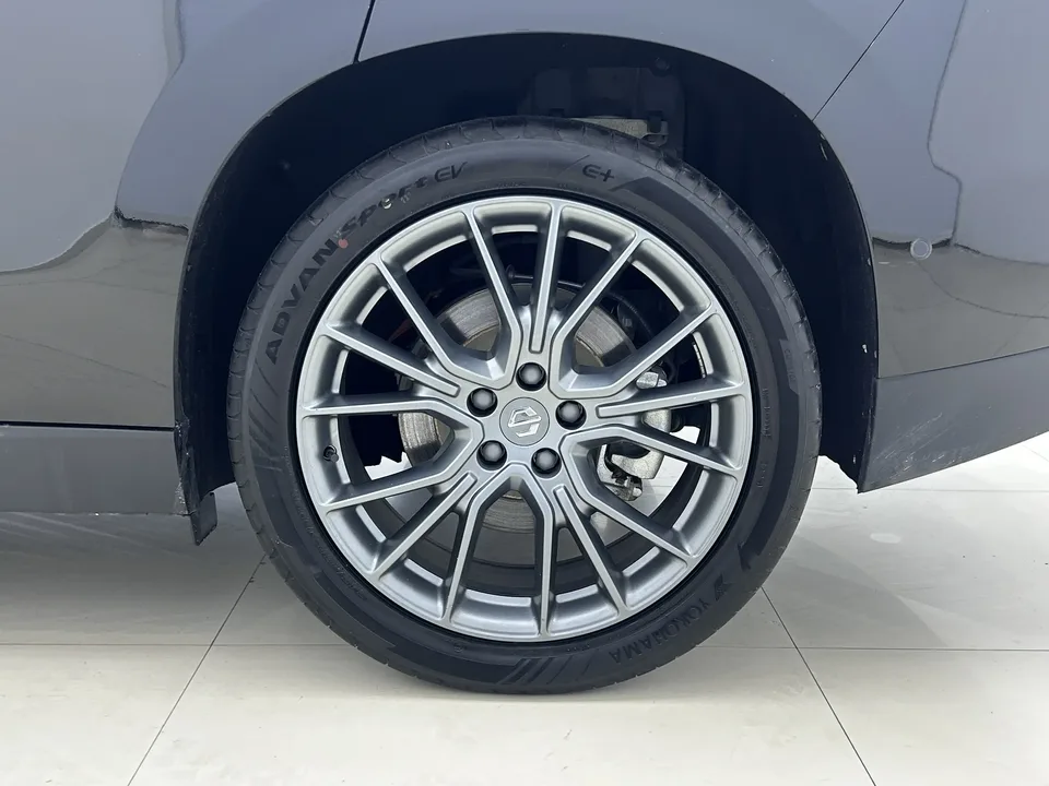 Leapmotor Zero running C10 Pure Electric 530 Smart Edition 2024 — миниатюра 2