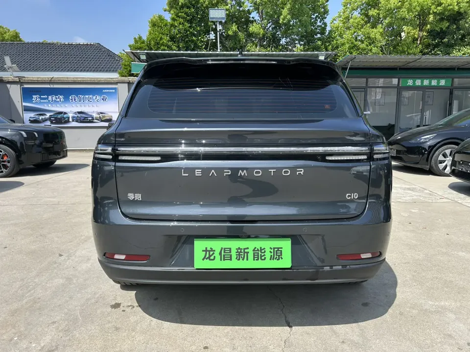 Leapmotor Zero running C10 Pure Electric 530 Smart Edition 2024 — миниатюра 2