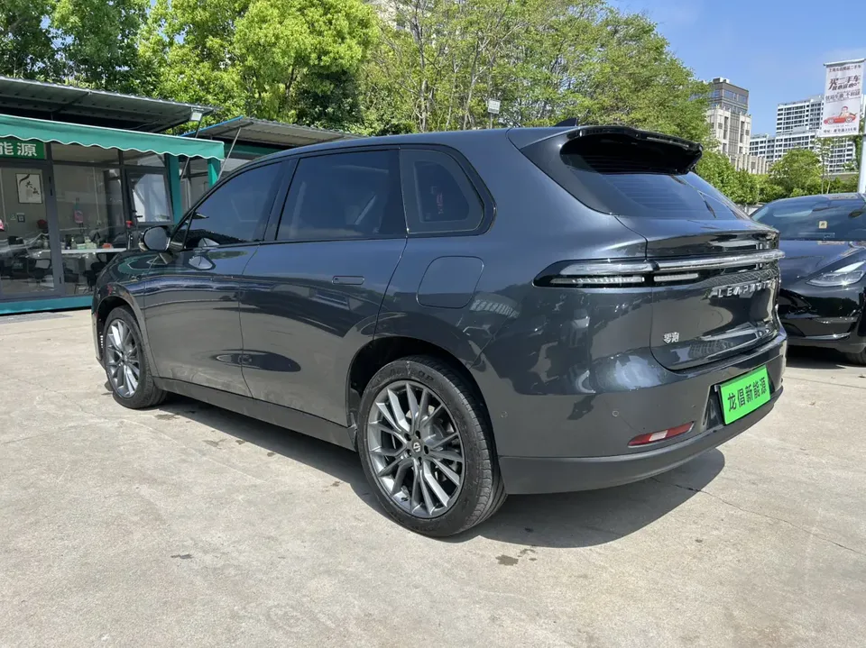 Leapmotor Zero running C10 Pure Electric 530 Smart Edition 2024 — миниатюра 4
