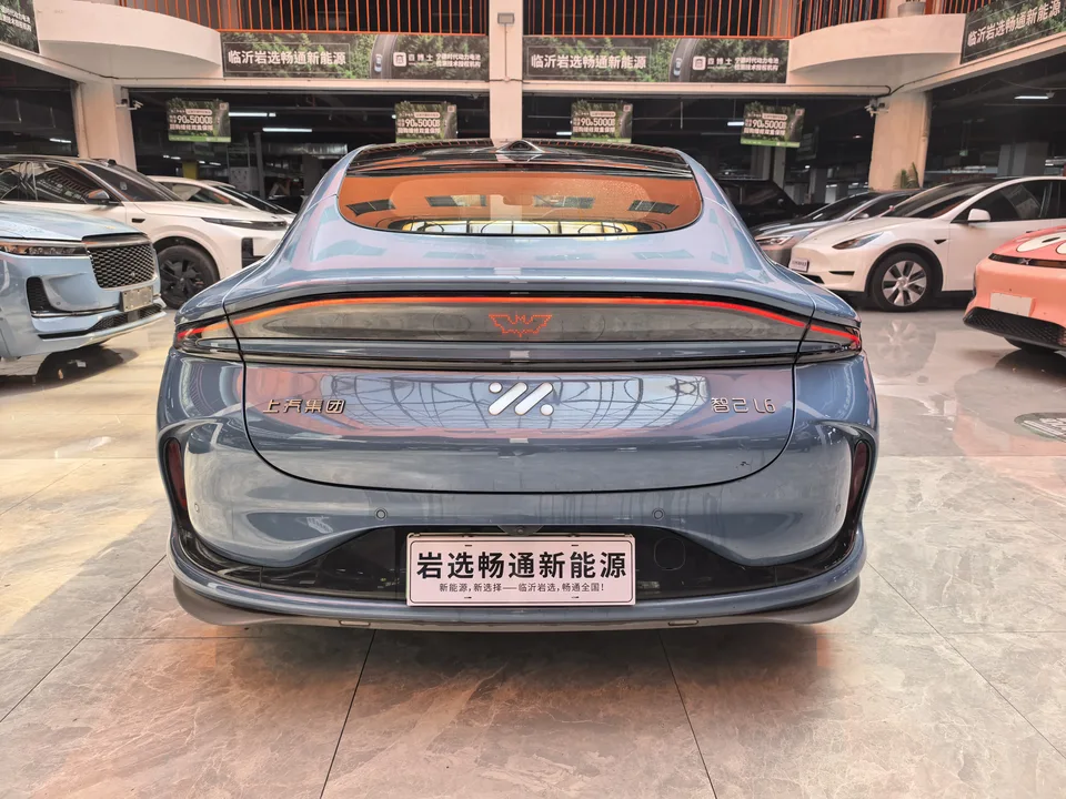 Zhiji L6 Max Standard Edition 75kWh 2025 — миниатюра 2