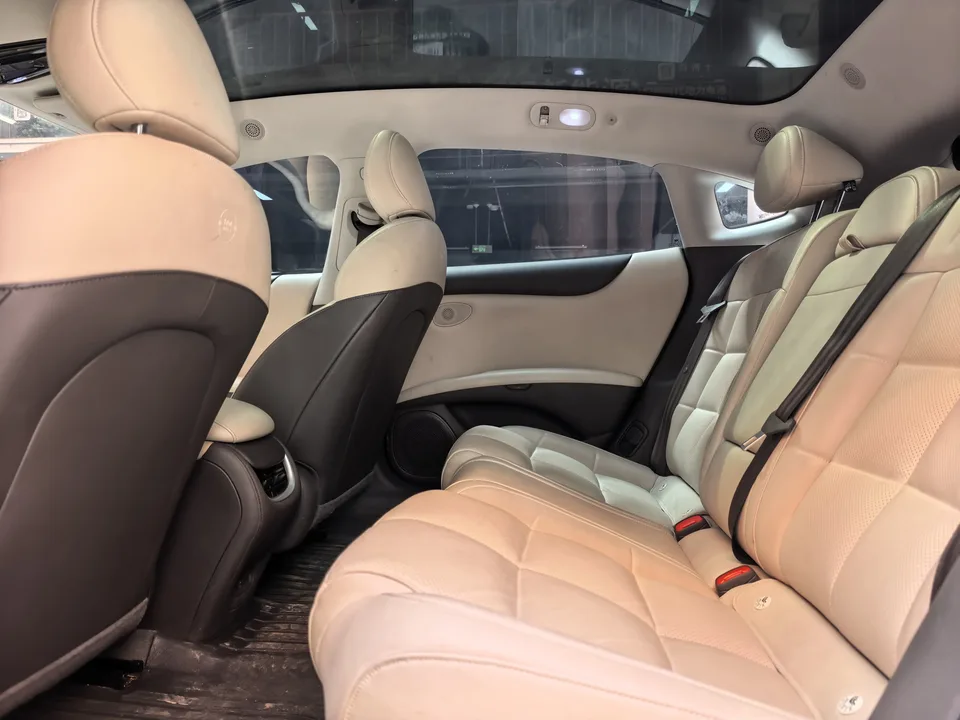 Zhiji L6 Max Standard Edition 75kWh 2025 — миниатюра 3