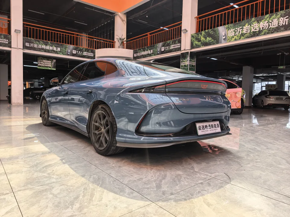 Zhiji L6 Max Standard Edition 75kWh 2025 — миниатюра 4