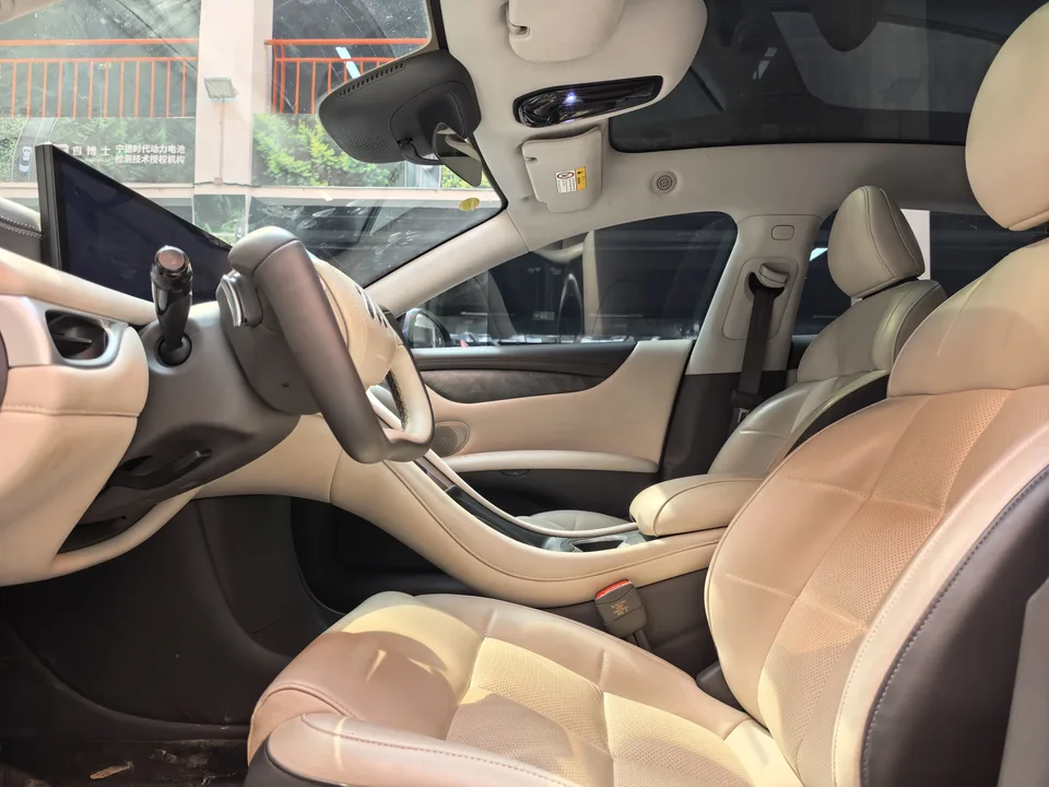 Zhiji L6 Max Standard Edition 75kWh 2025 — миниатюра 5