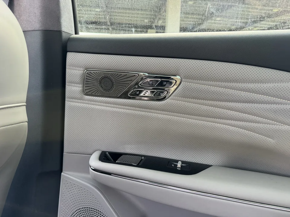 Geely Galaxy Star 8 PHEV 130km EM-P Starship Edition 2025 — миниатюра 3