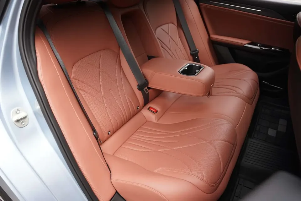 Geely Galaxy L6 1.5 EM-i DHT 140KM Starship Edition 2025 — миниатюра 4