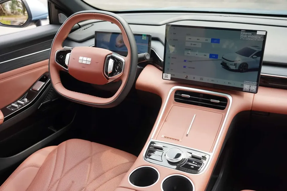 Geely Galaxy L6 1.5 EM-i DHT 140KM Starship Edition 2025 — миниатюра 5