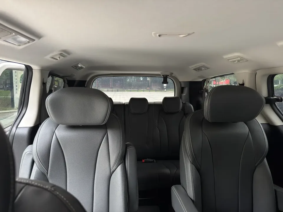 Datong Maxus G20 facelift ES 2.0T gasoline automatic value travel version 2023 — миниатюра 5