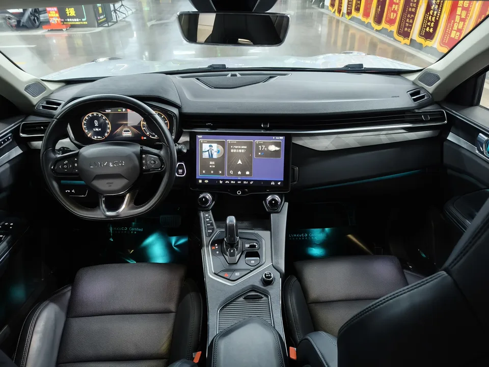 Lynk & Co 01 Lynk & Co 01 2021 2.0TD 2WD Pro 2022 — миниатюра 4