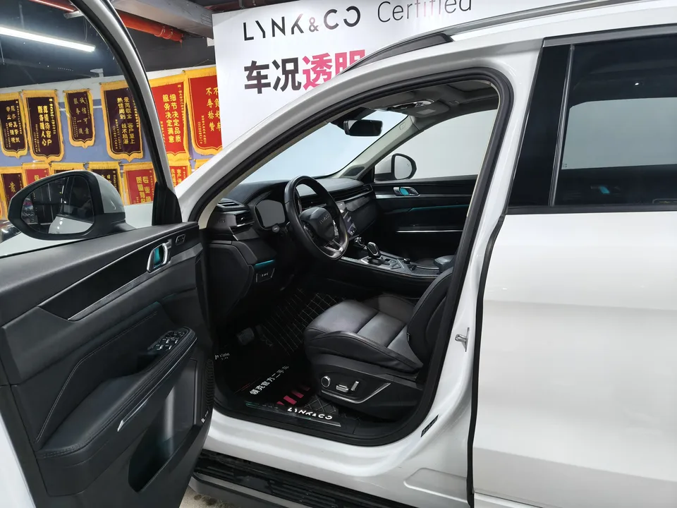 Lynk & Co 01 Lynk & Co 01 2021 2.0TD 2WD Pro 2022 — миниатюра 5