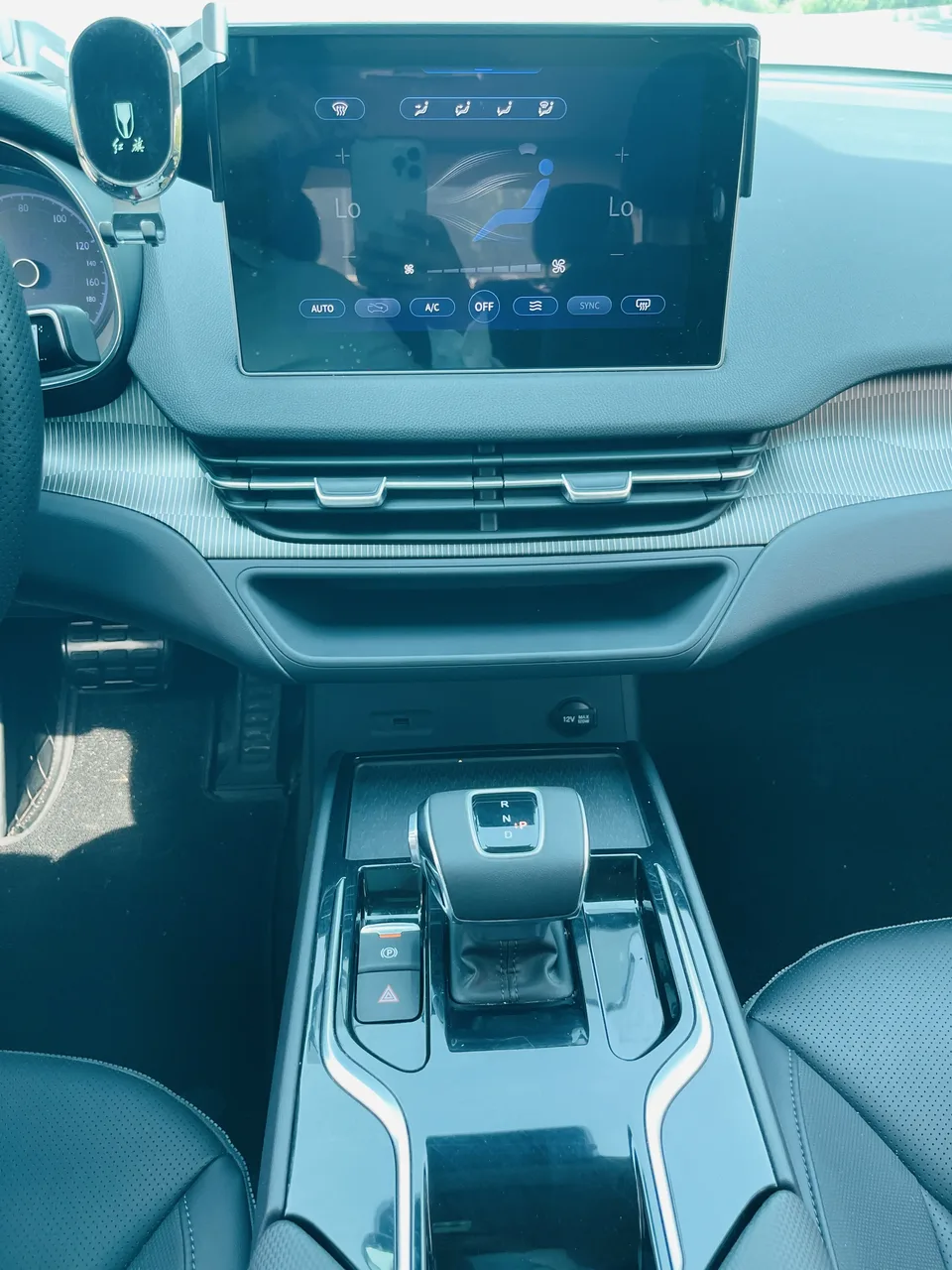 Hongqi E-QM5 facelift basic travel version 2024 — миниатюра 5