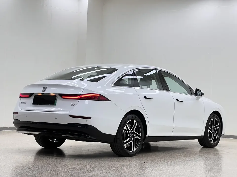 Roewe D7 EV 510 rear drive flagship version 2023 — миниатюра 2