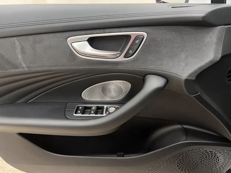 Roewe D7 EV 510 rear drive flagship version 2023 — миниатюра 3