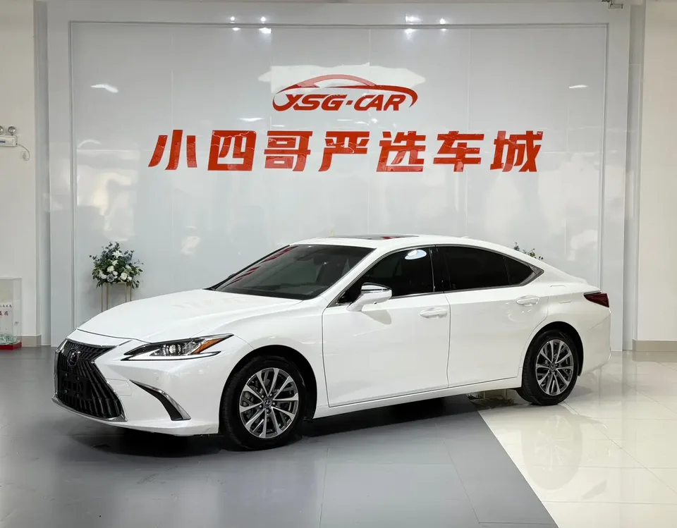Lexus ES 2022