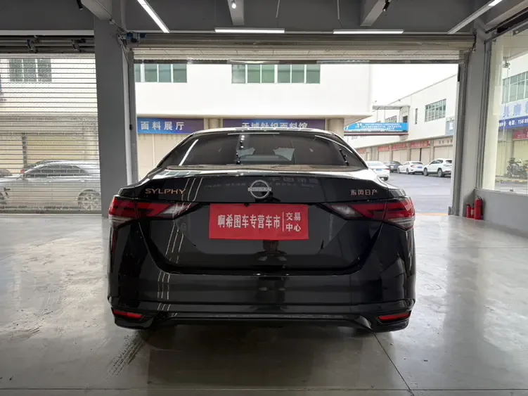 Nissan Sylphy 1.6L CVT Black Gold Edition 2025 — миниатюра 2