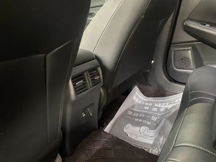 Nissan Sylphy 1.6L CVT Black Gold Edition 2025 — миниатюра 4
