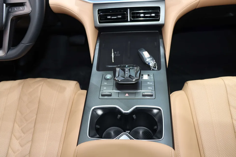 BYD Song L DM Intelligent Driving Edition DM-i 112KM Beyond Edition 2025 — миниатюра 4
