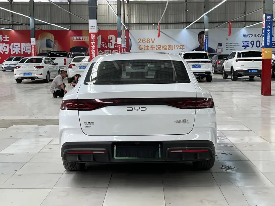 BYD Qin L DM Intelligent Driving Edition DM-i 120KM Leading Edition 2025 — миниатюра 2