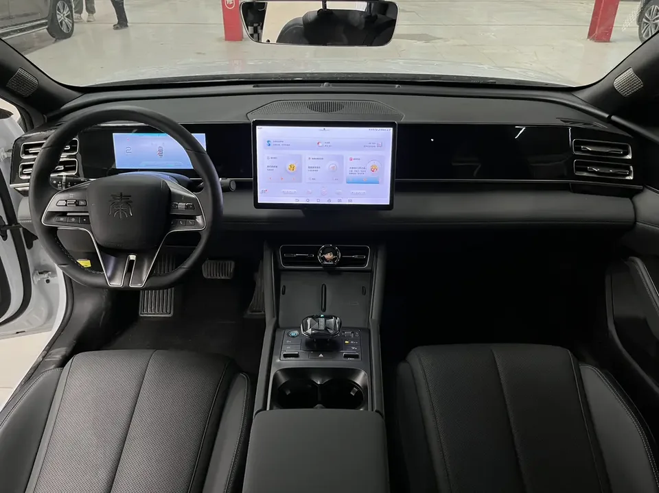 BYD Qin L DM Intelligent Driving Edition DM-i 120KM Leading Edition 2025 — миниатюра 4