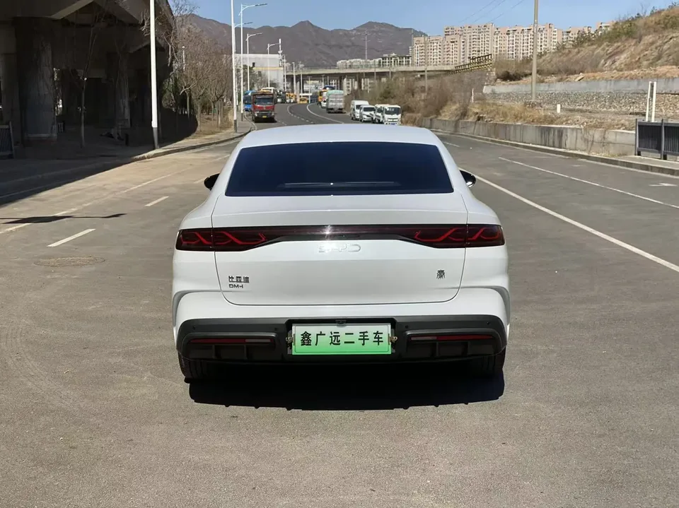 BYD Qin L DM Intelligent Driving Edition DM-i 80KM Beyond Edition 2025 — миниатюра 2