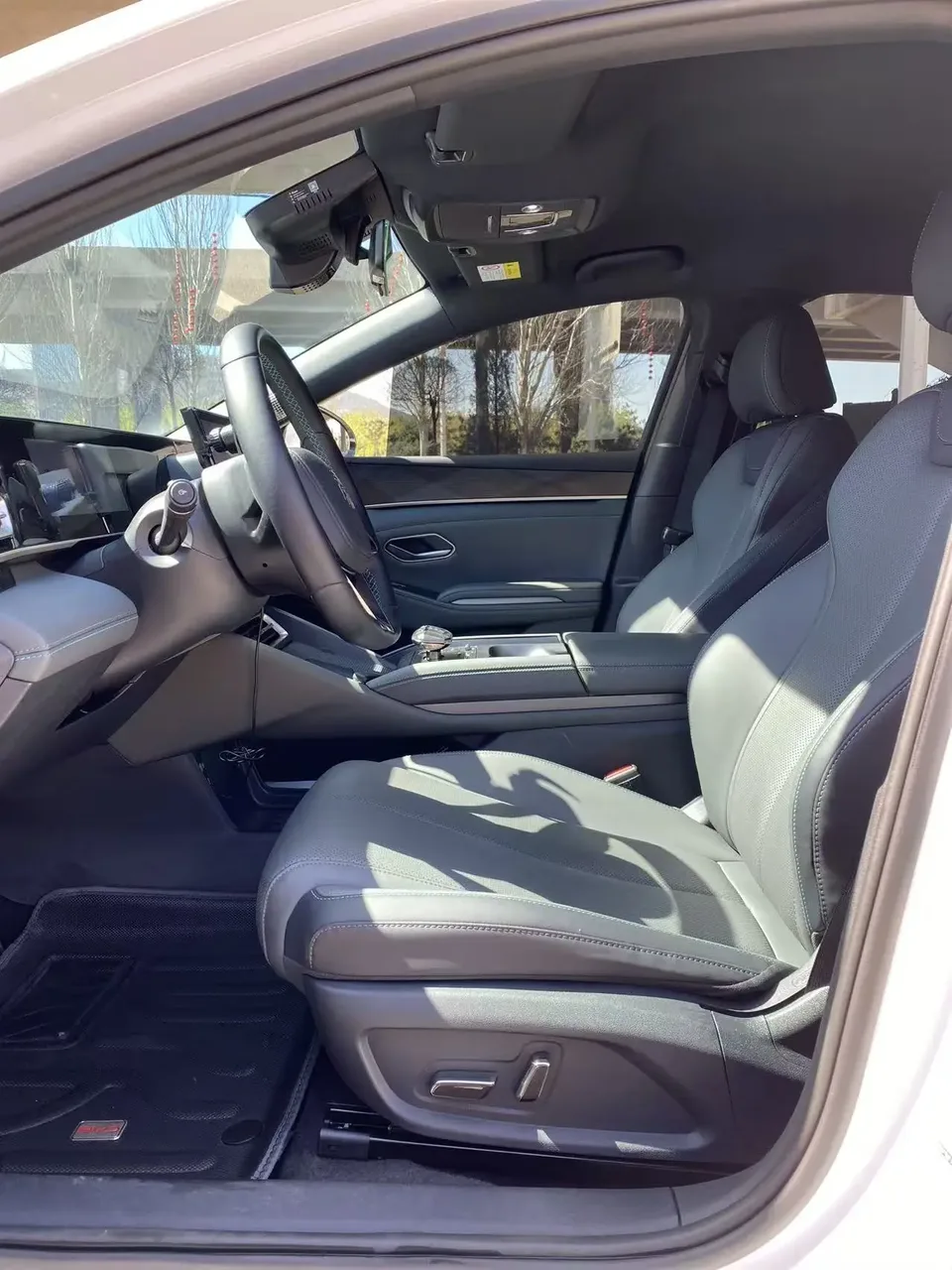 BYD Qin L DM Intelligent Driving Edition DM-i 80KM Beyond Edition 2025 — миниатюра 3