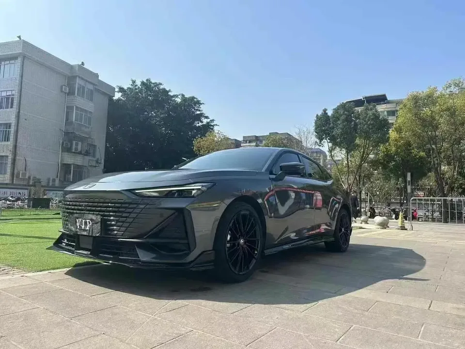 Changan UNI-V 1.5T Sports Edition 2023 — фото 1, купить с доставкой в Москву