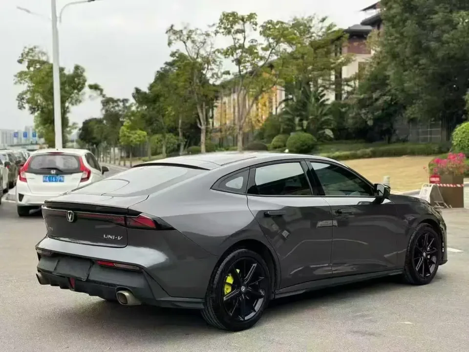 Changan UNI-V 1.5T Premium Edition 2023 — миниатюра 2
