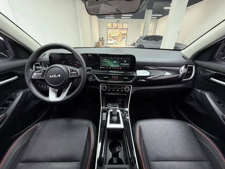 Kia Seltos 1.5L IVT Premium Edition 2023 — миниатюра 2