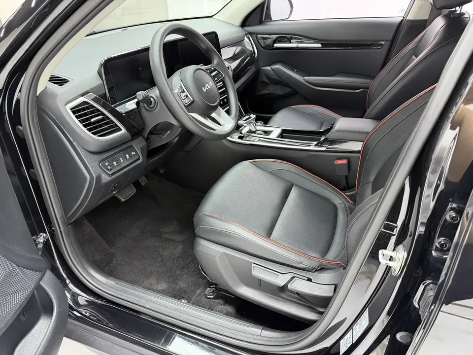 Kia Seltos 1.5L IVT Premium Edition 2023 — миниатюра 5