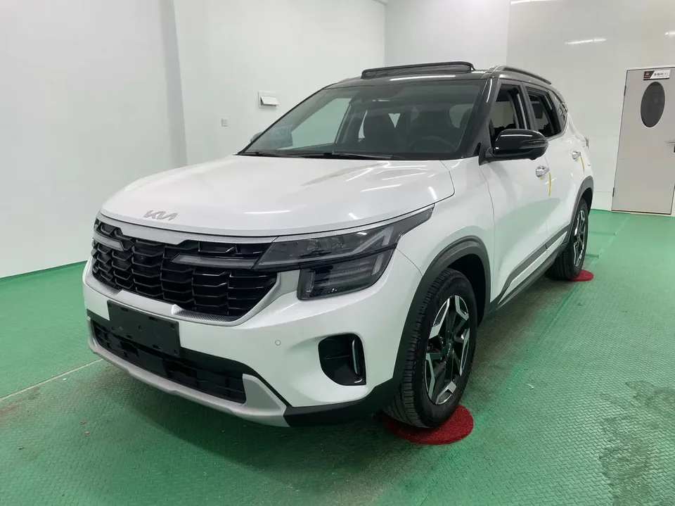 Kia Seltos 1.5L IVT Premium Edition 2023 — фото 1, купить с доставкой в Москву
