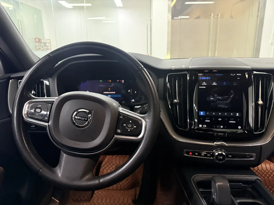 Volvo XC60 Volvo XC60 2023 B5 4WD Zhiyi Deluxe Edition 2023 — миниатюра 3