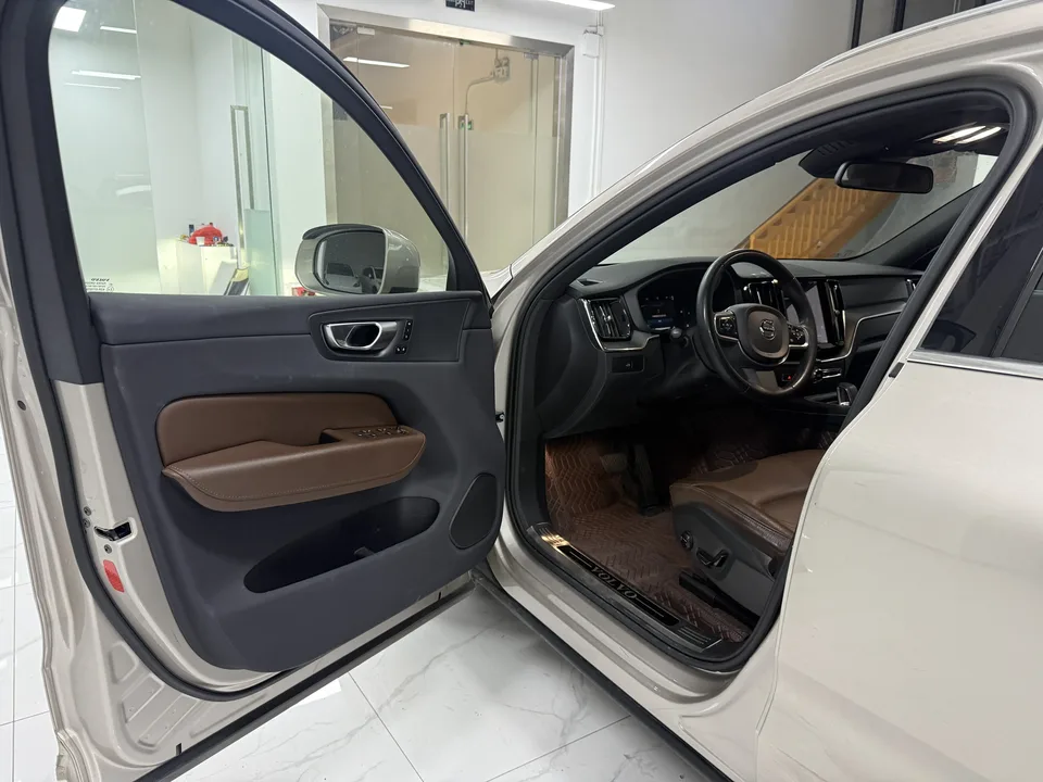 Volvo XC60 Volvo XC60 2023 B5 4WD Zhiyi Deluxe Edition 2023 — миниатюра 4