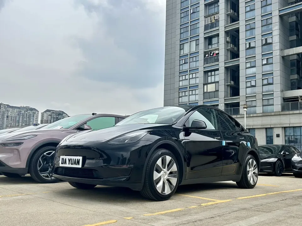 Tesla Model Y 2023