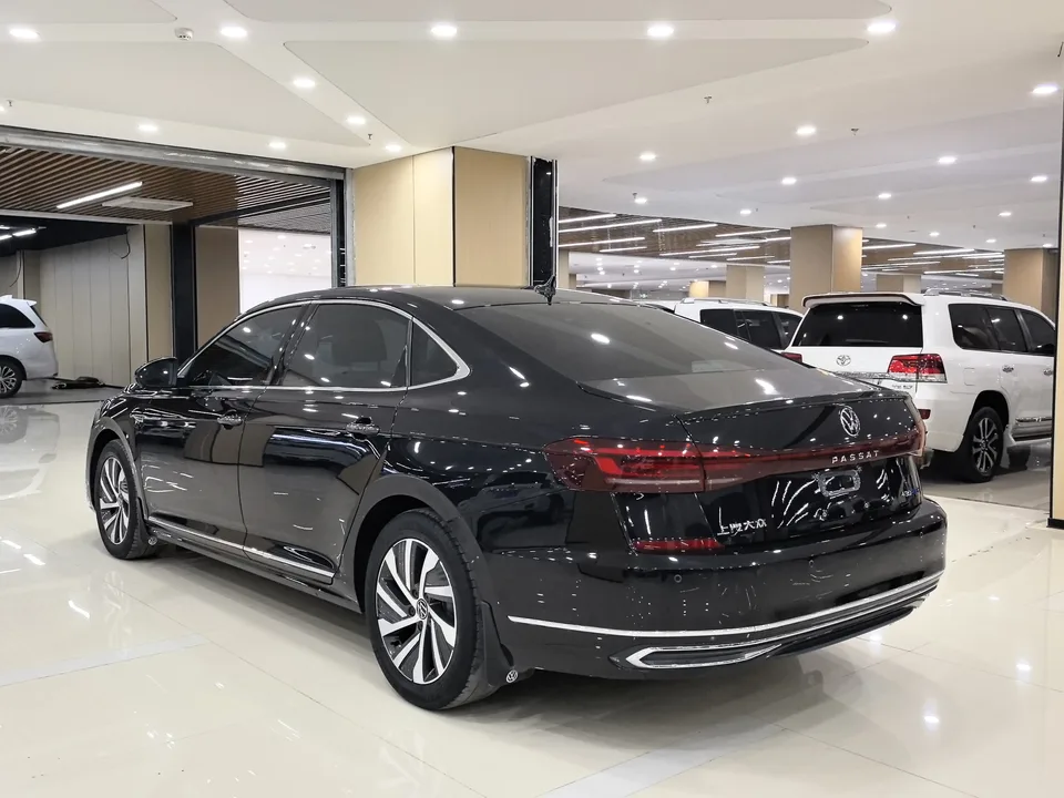 Volkswagen Passat PHEV Passat PHEV 2022 430PHEV Hybrid Elite Edition 2023 — миниатюра 2