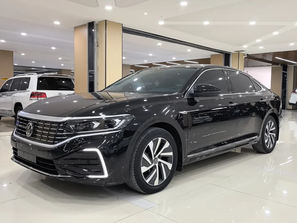 Volkswagen Passat PHEV 2023
