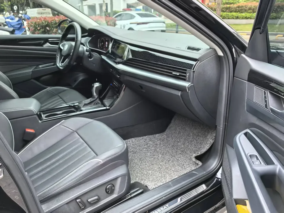 Volkswagen Passat Passat 2022 330TSI Premium Edition 2022 — миниатюра 4