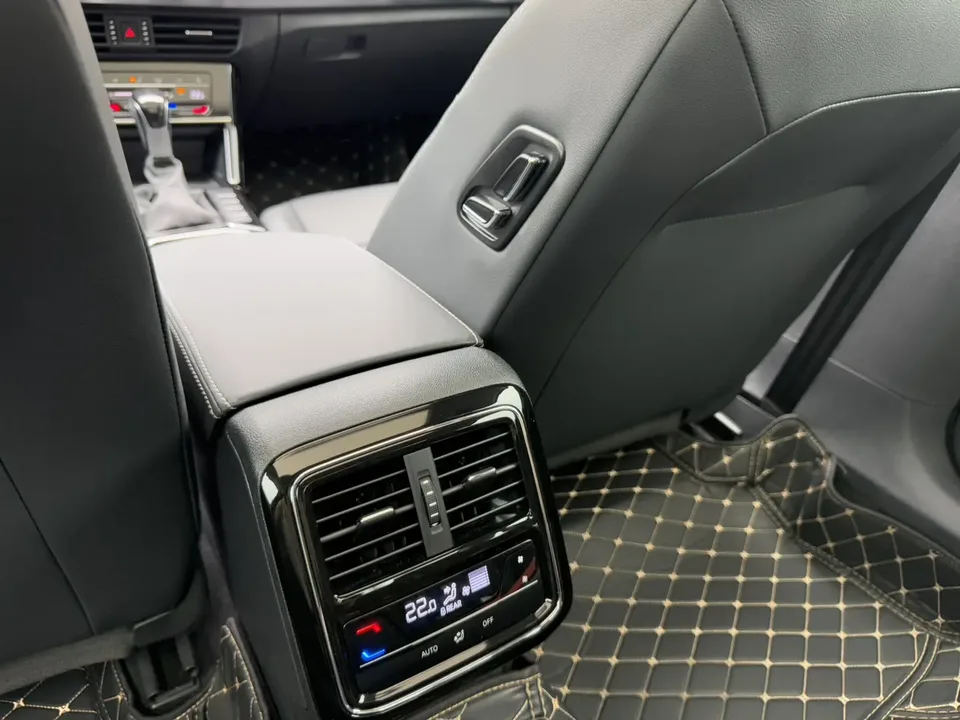 Volkswagen Passat Passat 2025 Outstanding Model 380TSI Longteng Edition 2025 — миниатюра 3