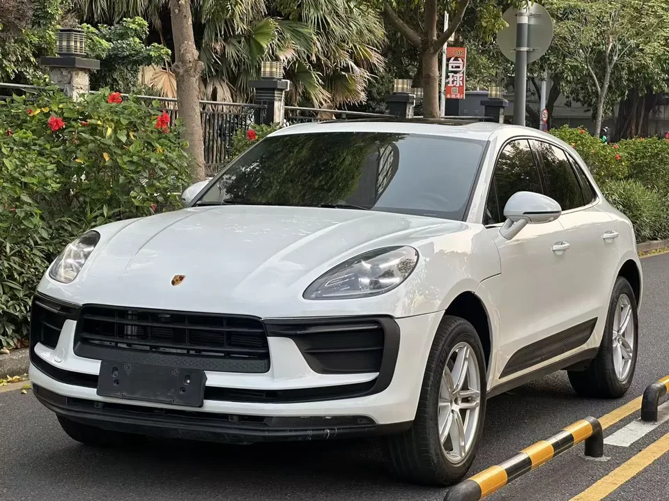 Porsche Macan Macan 2022 Macan 2.0T 2022 — photo 1, buy with delivery to Moscow