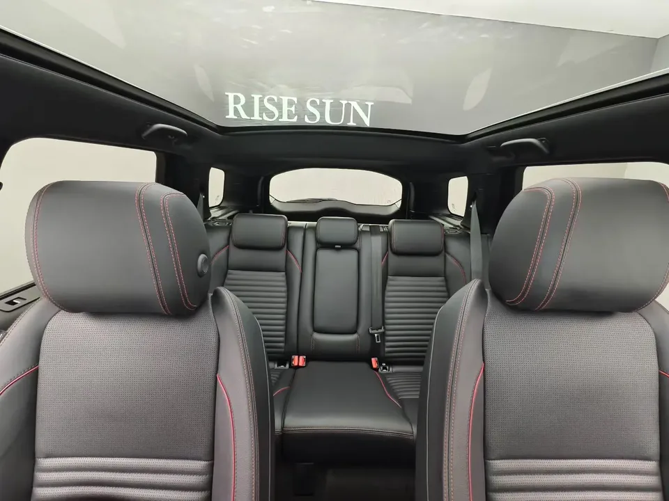 Land Rover Discover Sports Discover Sports 2023 249PS R-Dynamic S Performance Edition 5 Seaters 2023 — thumbnail 3